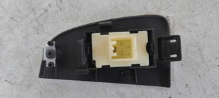 MANDO ELEVALUNAS DELANTERO DERECHO TOYOTA AVENSIS