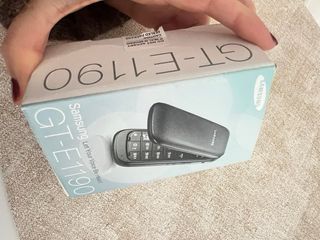 Móvil Samsung GT-E1190 Rojo