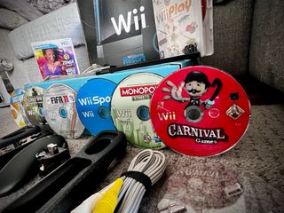 Consola Wii con Caja, accesorios 8 Juegos y más.