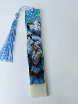 Marcapáginas Resina Mujer y Caballo Azul