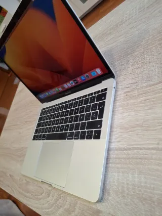 MacBook Pro 13 2017 8GB RAM 1TB SSD