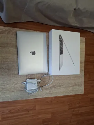 MacBook Pro 13 2017 8GB RAM 1TB SSD