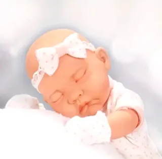 Bebé con manta rosa