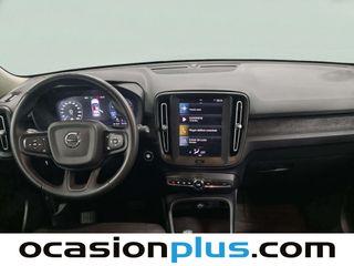 Volvo XC40 T2 Momentum Core Auto 95 kW (129 CV)