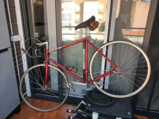 Bicicleta de carretera roja