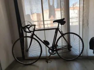 Bicicleta de carretera roja