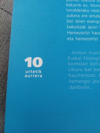 Munduari itzulia 18 ipuinetan