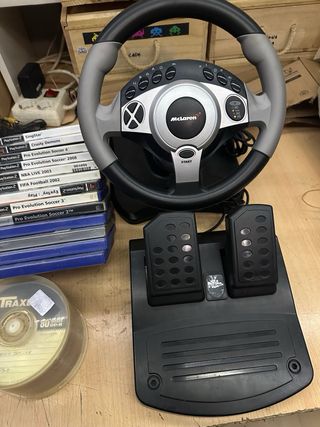 Consolle PlayStation 2 con giochi e accessori