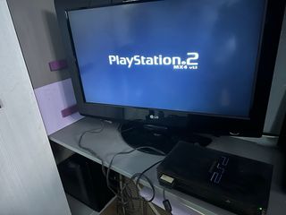 Consolle PlayStation 2 con giochi e accessori