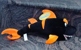 Peluche Tiburón Negro y Naranja