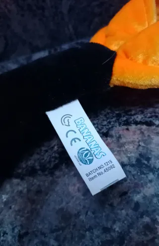 Peluche Tiburón Negro y Naranja