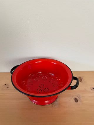 Scolapasta vintage in metallo smaltato Rosso