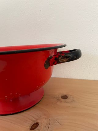 Scolapasta vintage in metallo smaltato Rosso