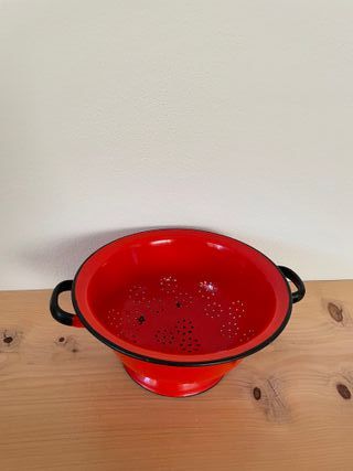 Scolapasta vintage in metallo smaltato Rosso
