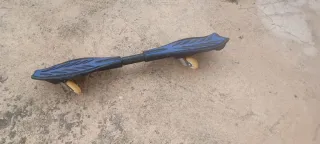 Skate de dos ruedas azul