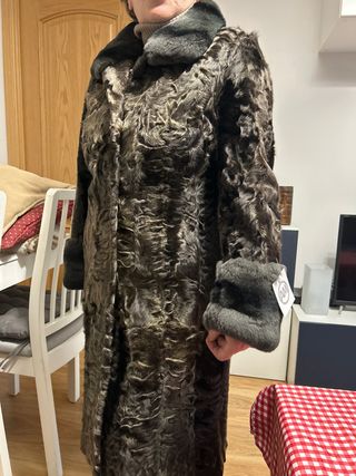 Abrigo de piel de cabrito alta peletería