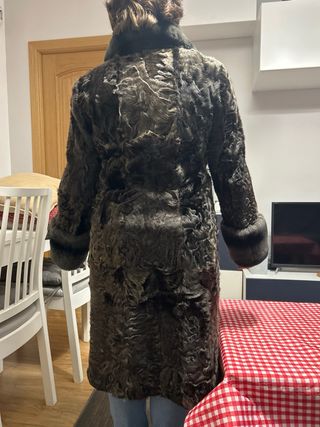 Abrigo de piel de cabrito alta peletería