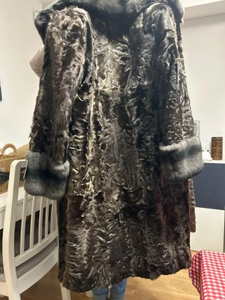 Abrigo de piel de cabrito alta peletería