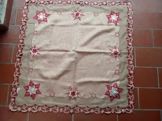 Tovaglia natalizia con stelle rosse