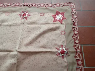 Tovaglia natalizia con stelle rosse