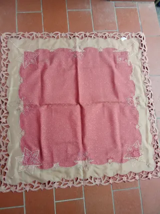 Tovaglia natalizia con stelle rosse