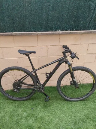 Bicicleta BTT Cube Negra taglia M