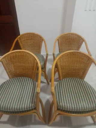 Juego de 4 butacas de mimbre