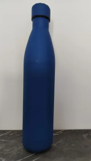 Borraccia blu con custodia nera