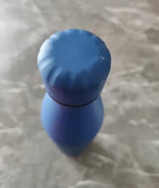 Borraccia blu con custodia nera