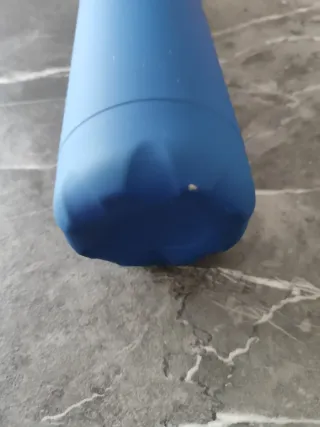 Borraccia blu con custodia nera