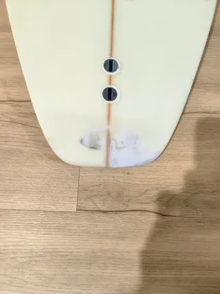 Tabla de surf con diseño artístico