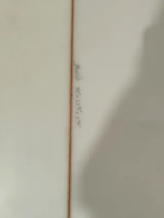 Tabla de surf con diseño artístico