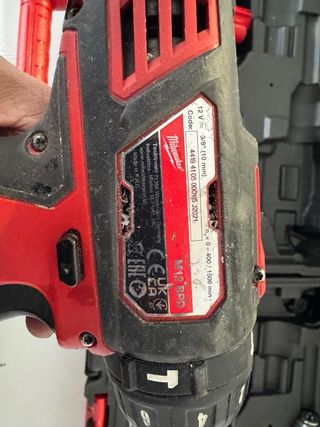 Taladro Milwaukee M12 con batería y maletín nuevo