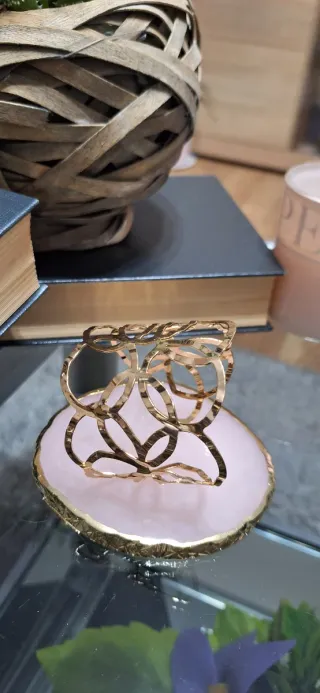 Brazalete dorado abierto diseño círculos