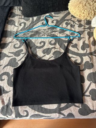 Top negro de tirantes