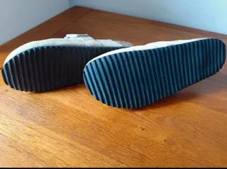 Zuecos ante beige talla 40