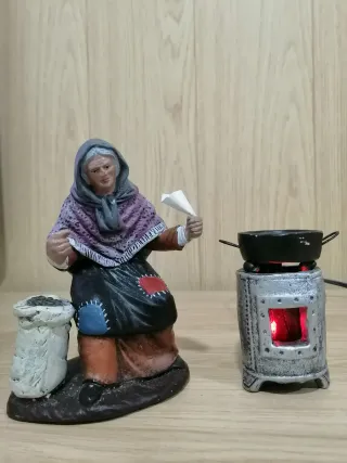 Figura Castañera con hornillo para belén