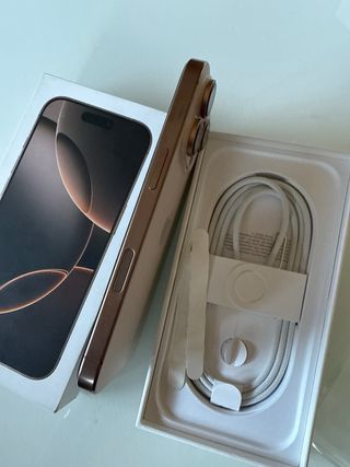 iPhone 16 Pro 128 GB Oro Titanio