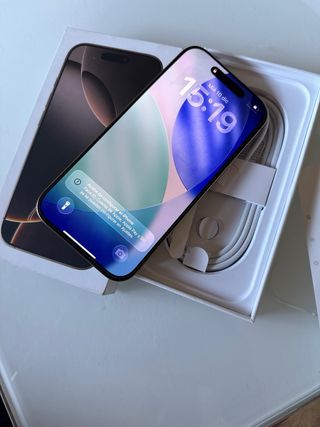 iPhone 16 Pro 128 GB Oro Titanio