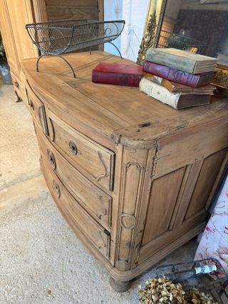 Antigua cómoda francesa
