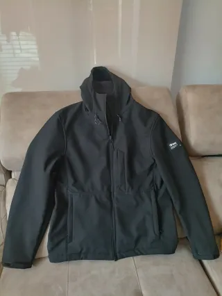 Chaqueta Zara Negra con Capucha