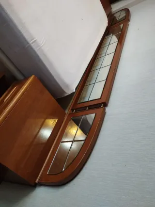 Cómoda con espejo, cabecero y 2 mesillas