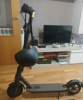 Patinete Eléctrico + Casco Negro