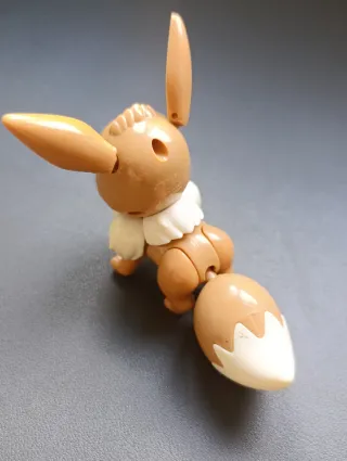 Bola Pokémon y figura