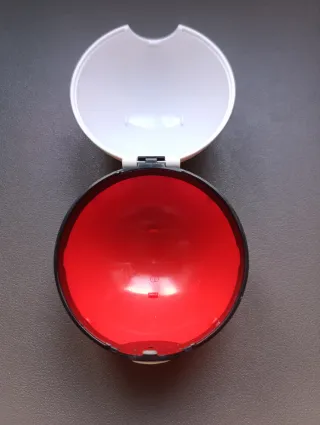 Bola Pokémon y figura