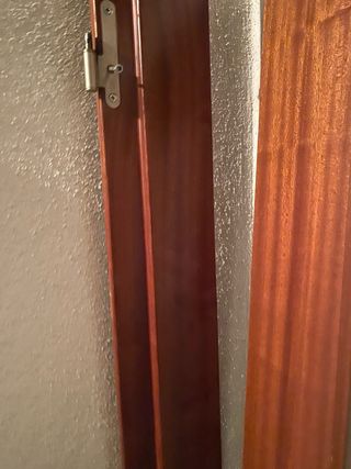 Puerta de madera con cristal esmerilado