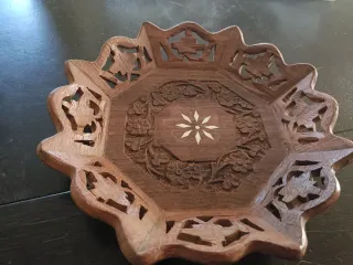 Vassoietto in legno intarsiato