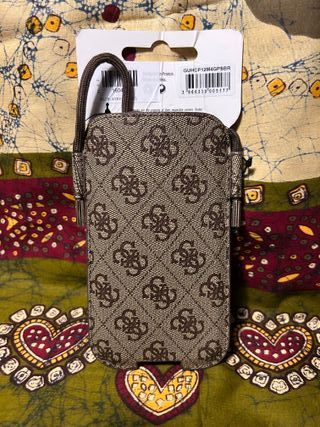 Capa Guess GUHCP12M4GPSBR