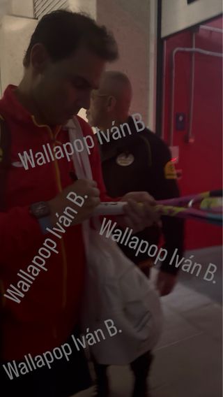 Cuadro Rafa Nadal: Raqueta Firmada y Medallas