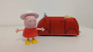 Cochecito rojo con Peppa Pig. Como nuevo.